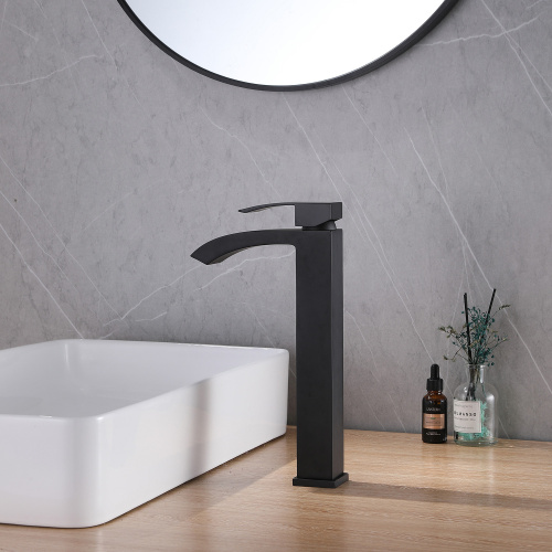 Смеситель для раковины ABBER Wasserfall AF8611B черный матовый